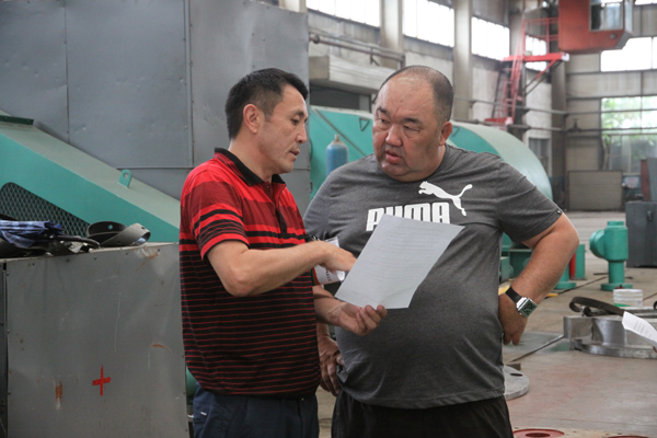 哈薩克斯坦客戶來公司考察產品